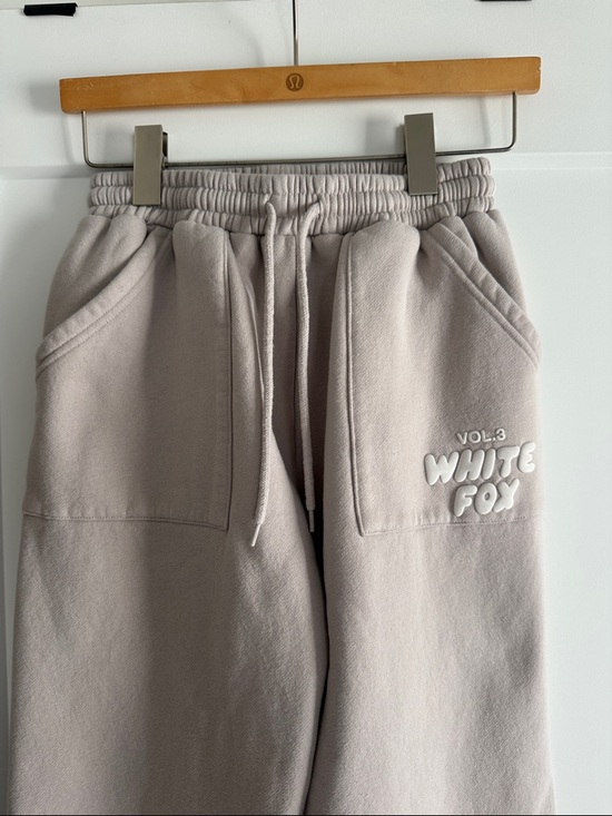White Fox Offstage Sweatpants Moon Size XS - Picture 3 of 8